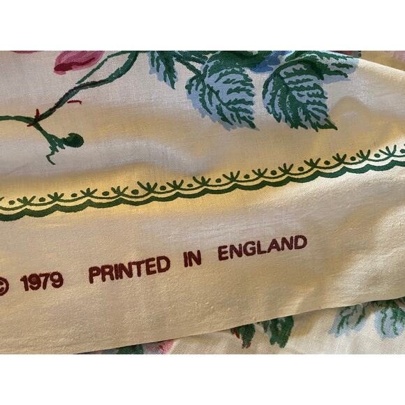 Lee Jofa "Floral Bouquet and Border" fabric flowers  swatch light weight 40” - Picture 6 of 7